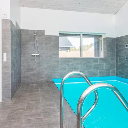 Summer House With Pool, Sauna 度假居 *