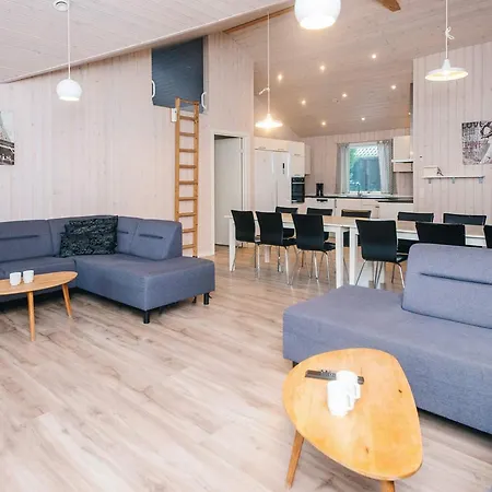 Summer House With Pool, Sauna 度假居